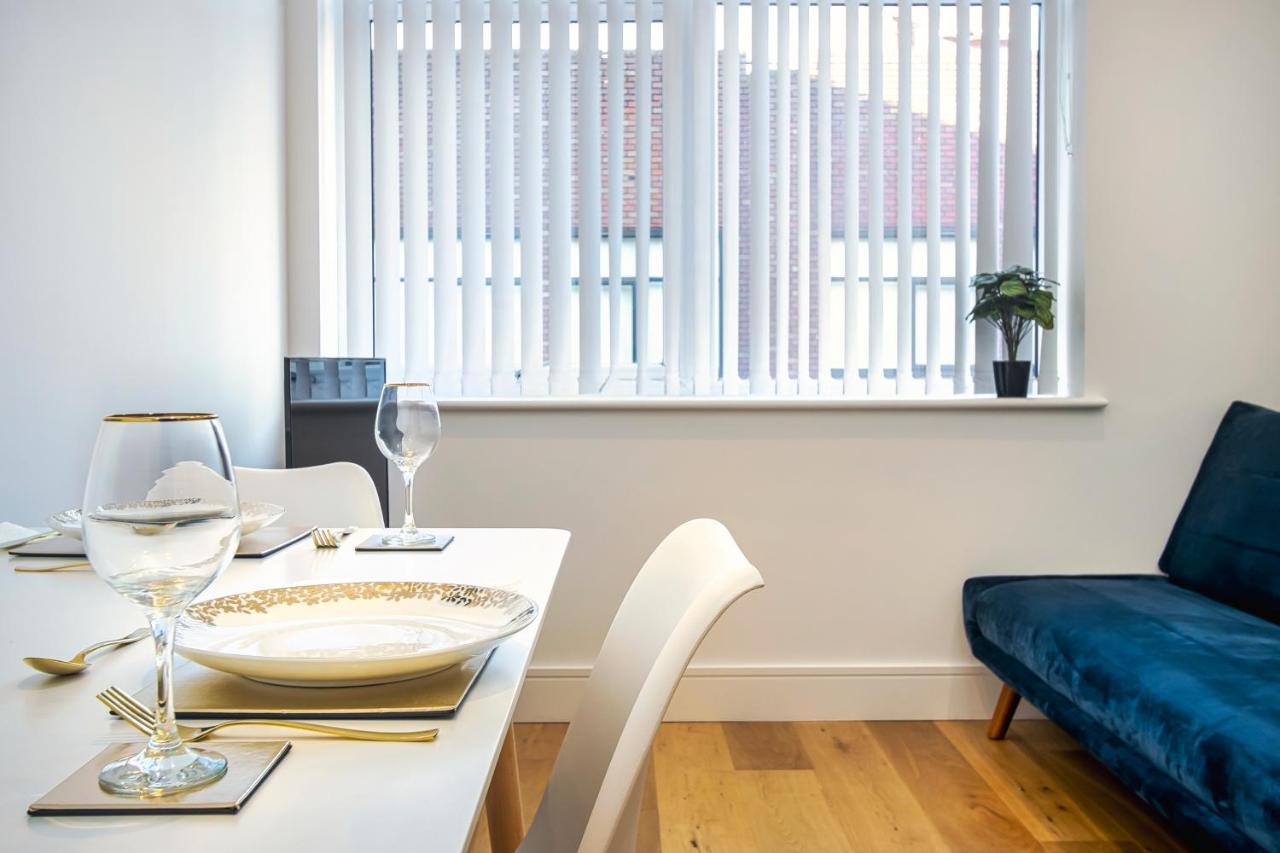 10080 Luxury Apartment Near Luton Town Mall المظهر الخارجي الصورة